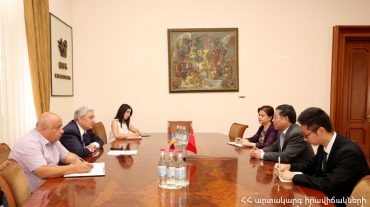 Ֆելիքս Ցոլակյանն ընդունեց ՉԺՀ դեսպանին