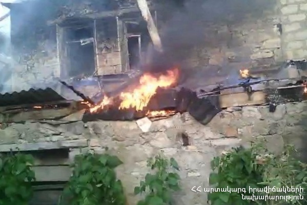 Չինչին գյուղում տուն է այրվում