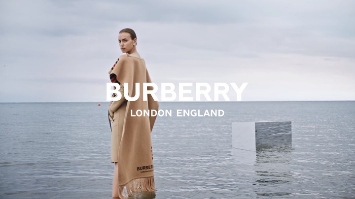 Իրինա Շեյքը և Ջիջի Հադիդը նկարահանվել են Burberry–ի գովազդում