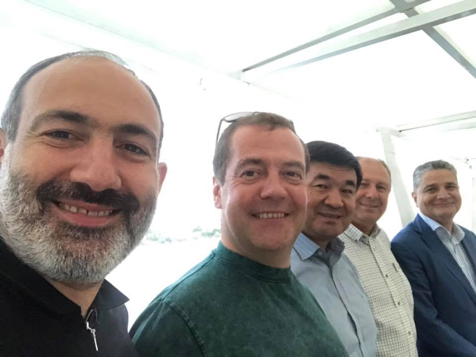 Փաշինյանը վարչապետական սելֆի է հրապարակել