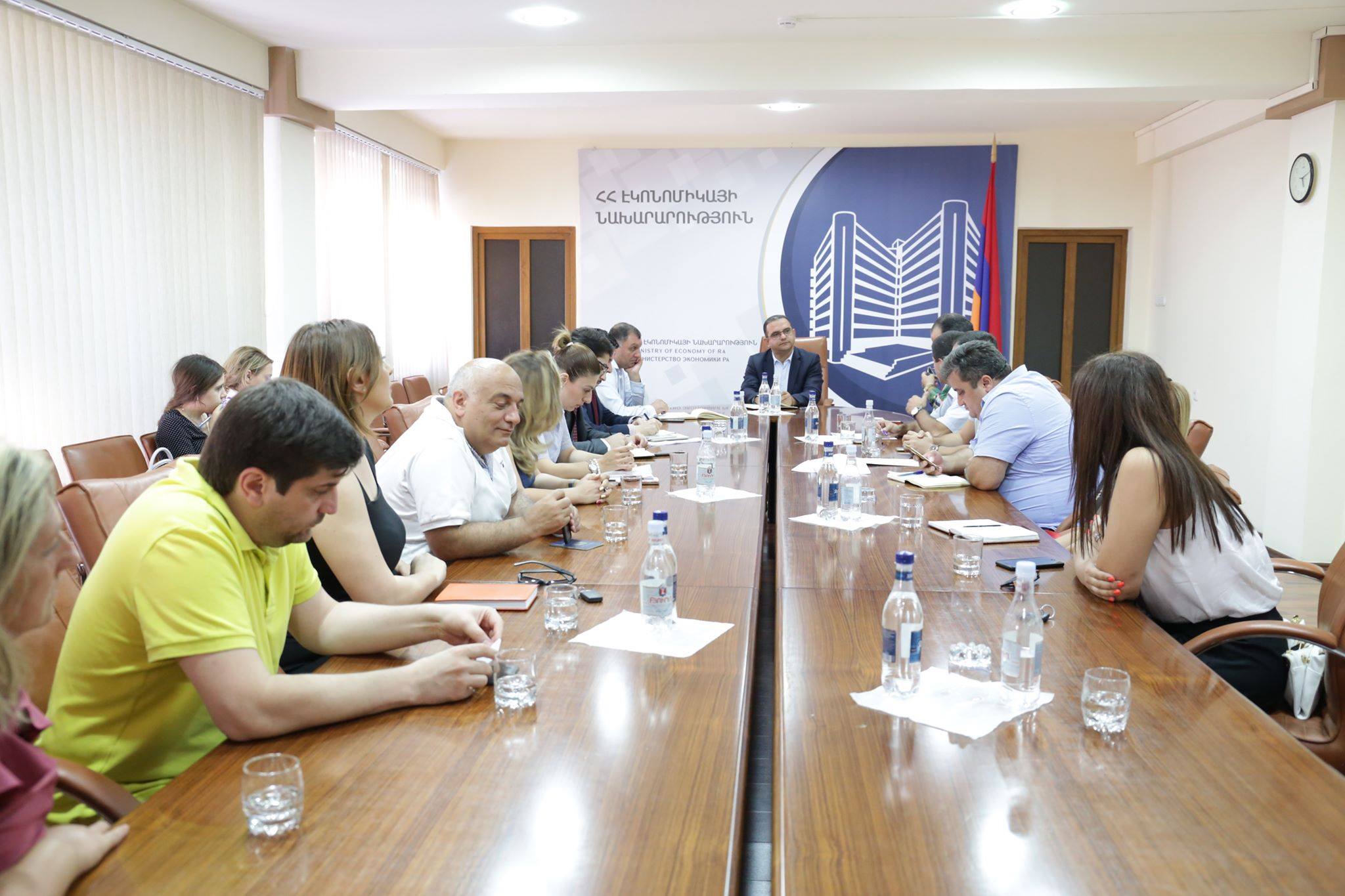 Էկոնոմիկայի նախարարը հանդիպել է արտահանող ընկերությունների ներկայացուցիչների հետ