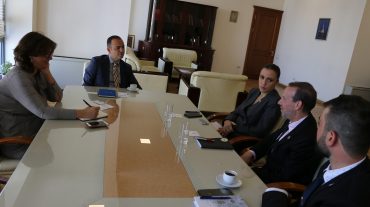 Զարեհ Սինանյանը Հայաստանում Ամերիկյան համալսարանի փոխնախագահի հետ քննարկել է սփյուռքում բարձրորակ կրթություն ունենալու հարցը