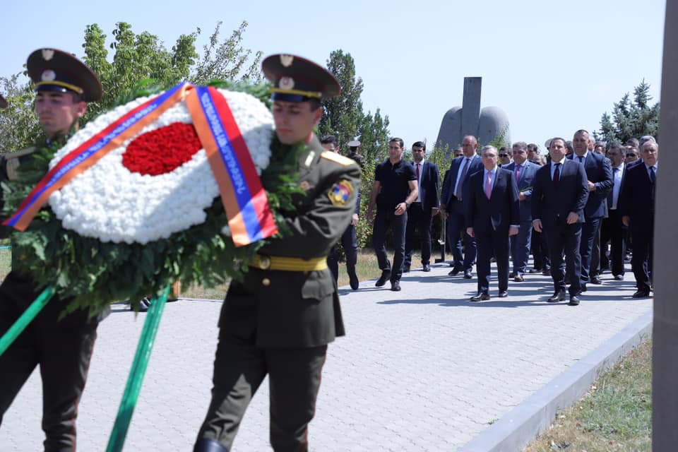 Հայ դիվանագետների պատվիրակությունն այցելել է Եռաբլուր