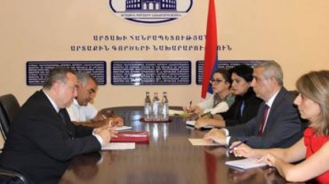 Մասիս Մայիլյանն ու ԿԽՄԿ առաքելության գրասենյակի ղեկավարը քննարկել են Ադրբեջանում հայտնված հայ զինծառայողի հարցը