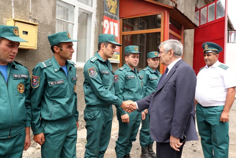 Ֆելիքս Ցոլակյանն այցելել է հրշեջ-փրկարարական ջոկատներ