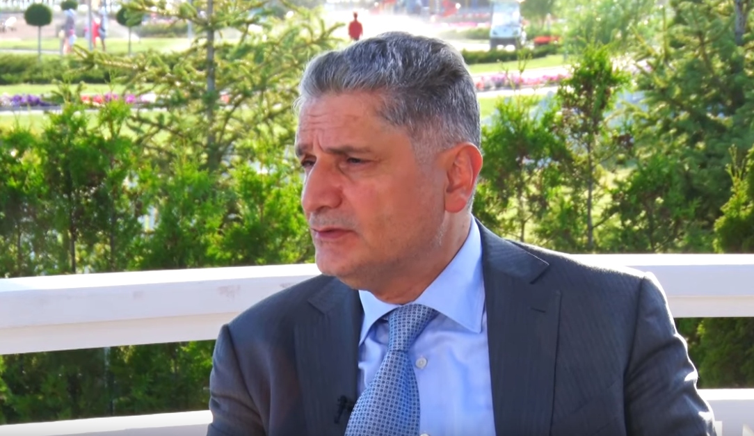 Տիգրան Սարգսյանը ղրղըզ լրագրողի հետ խոսել է ԵԱՏՄ օրակարգի մասին