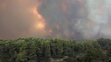 Հունական Էուբեա կղզուց ծուխը հասել է Աթենք. անտառային հրդեհները շարունակվում են