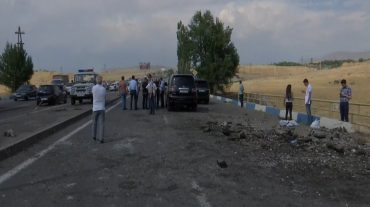 SHANTNEWS-ը ֆիքսել է պայթյունի հետևանքով վնասված մեքենայով վարորդի փախուստը