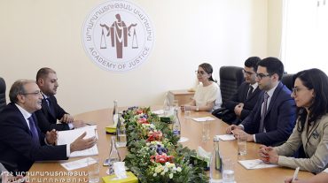 Ռուստամ Բադասյանն այցելել է Արդարադատության Ակադեմիա