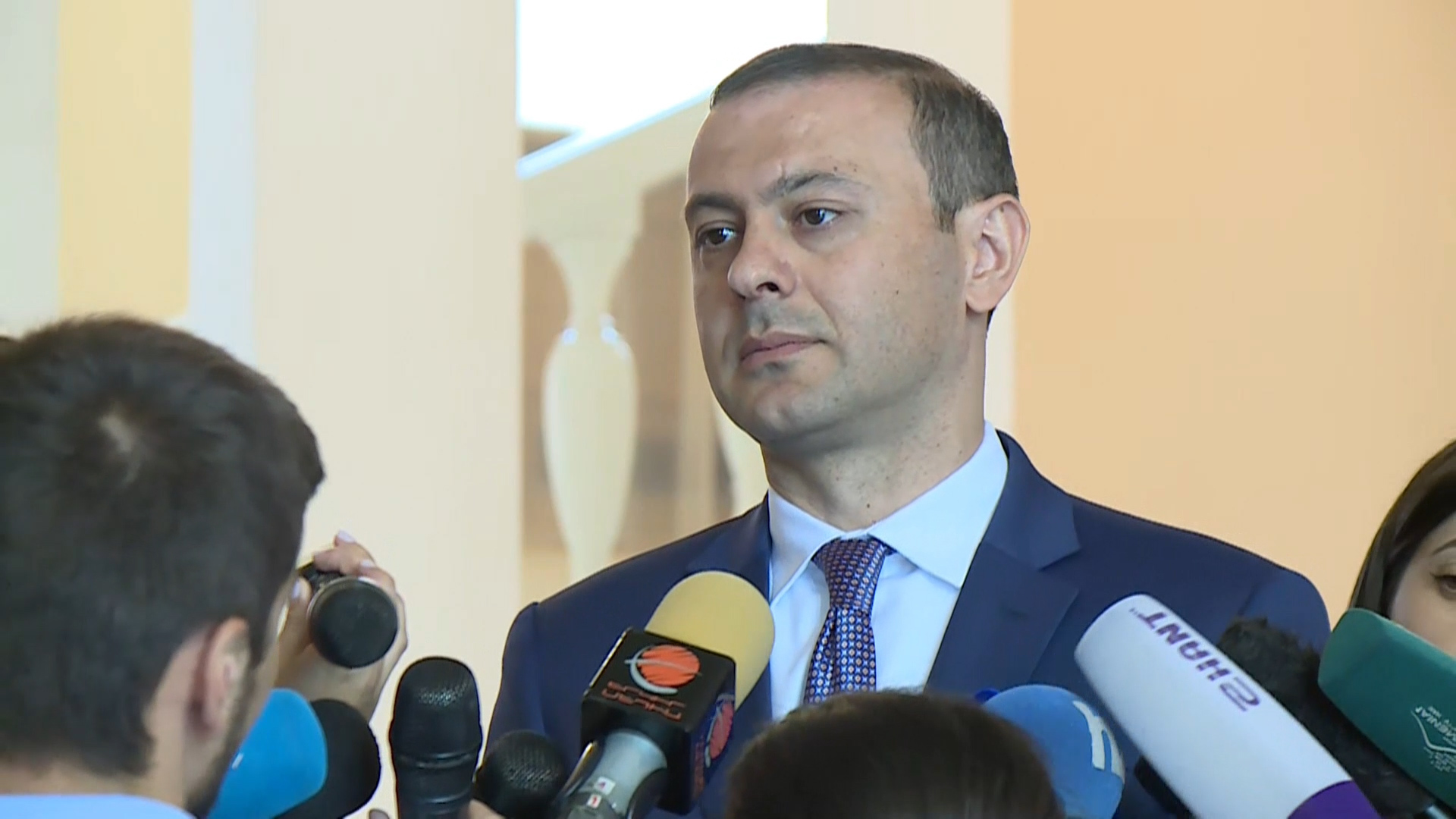 Ինչպես գաղտնի փաստաթղթերն արտահոսեցին. Արմեն Գրիգորյանը՝ BBC-ի հրապարակումների մասին