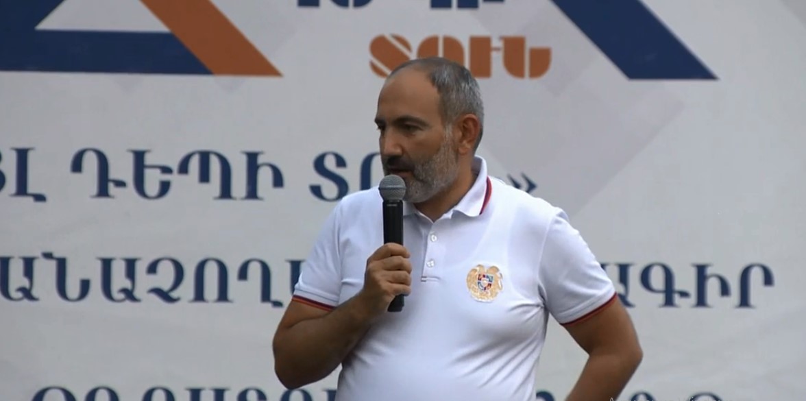 Վարչապետը ելույթ է ունենում «Քայլ դեպի տուն» ծրագրի փակման արարողությանը