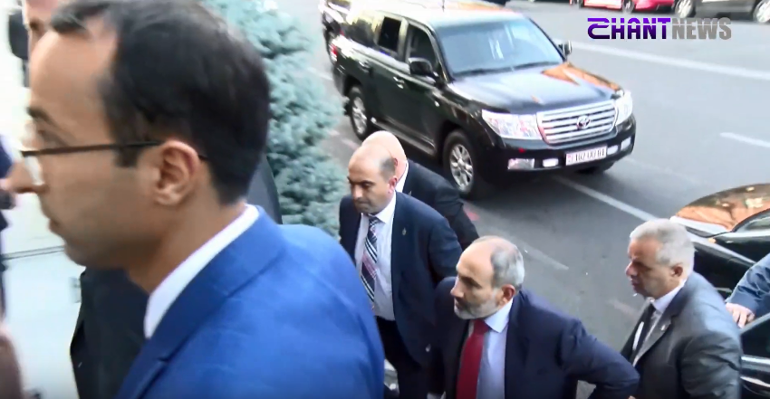 Փաշինյանը չպատասխանեց Օսիպյանի և Վանեցյանի մասին հարցերին