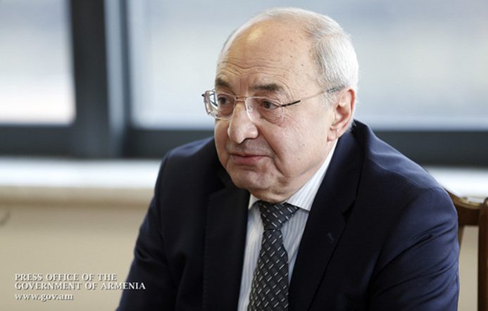 Արցախն անկախ պետությո՞ւն, թե՞ Հայաստանի մարզ. Վազգեն Մանուկյանի դիտարկումները