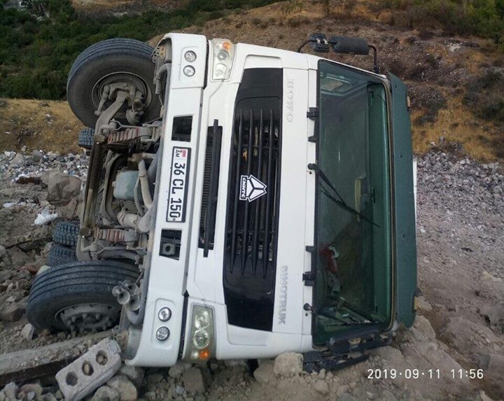 Չնախատեսված վայրում շինաղբ դատարկող բեռնատարը կողաշրջվել է