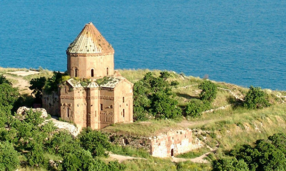Քաղաքական ոչ մի հարց չեղավ. Շիրվան քահանա Մյուրզյանը՝ Աղթամարի Սուրբ Խաչ եկեղեցում անցկացված պատարագի մասին