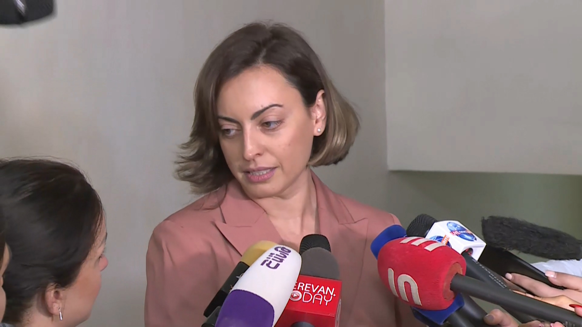 Ինչի՞ մասին է լռում Լենա Նազարյանը