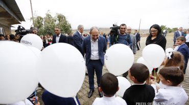 Ցանկանում եմ, որ ձեզնից յուրաքանչյուրը մտածի ու երազի ոչ թե մեքենա ունենալու, այլ նոր փոխադրամիջոց ստեղծելու մասին. վարչապետը` Վահան գյուղում