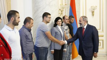 Վարչապետը Ջերմուկի բնակչության ներկայացուցիչների հետ քննարկել է Ամուլսարի հետ կապված իրավիճակը