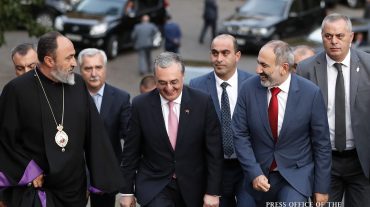 Փաշինյանը դստեր հետ Գեղարդի վանական համալիրում ներկա է գտնվել «Մշակութային երկխոսություն» խորագրով համերգին