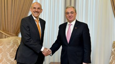 Զոհրաբ Մնացականյանն ընդունել է ԳԴՀ նորանշանակ դեսպան Միխայել Յոհաննես Բանցհաֆին