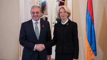 Զոհրաբ Մնացականյանը հանդիպել է Լատվիայի խորհրդարանի խոսնակ Ինարա Մուրնիեցեի հետ