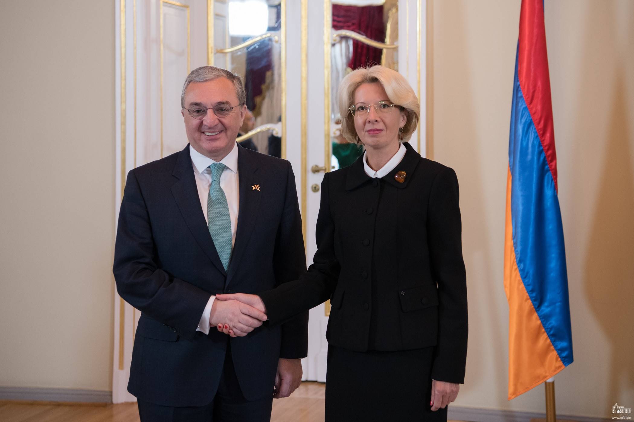 Զոհրաբ Մնացականյանը հանդիպել է Լատվիայի խորհրդարանի խոսնակ Ինարա Մուրնիեցեի հետ