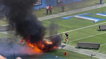 ԱՄՆ-ում խաղի ժամանակ ֆուտբոլի դաշտը սկսել է այրվել