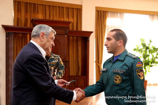 Ֆելիքս Ցոլակյանը կոչումներ է շնորհել ԱԻՆ-ում