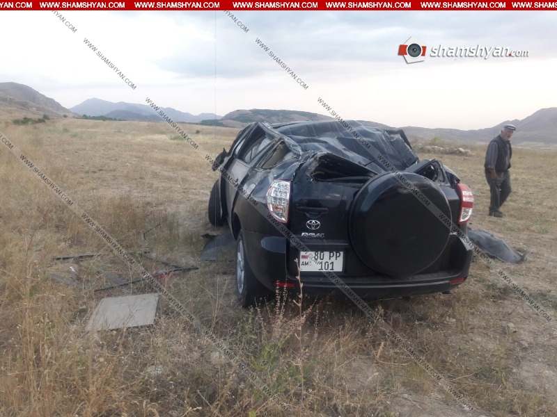 Վայոց ձորի մարզում 16-ամյա տղան Toyota-ով մի քանի պտույտ շրջվելով՝ հայտնվել է ձորակում 