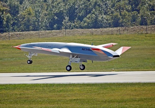 Boeing-ը փորձարկել է կործանիչների վերալիցքավորման համար նախատեսված անօդաչու սարքը