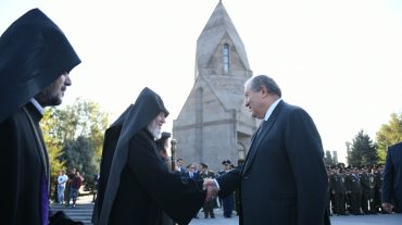Անկախության տոնի առթիվ նախագահ Սարգսյանն այցելել է «Եռաբլուր» զինվորական պանթեոն