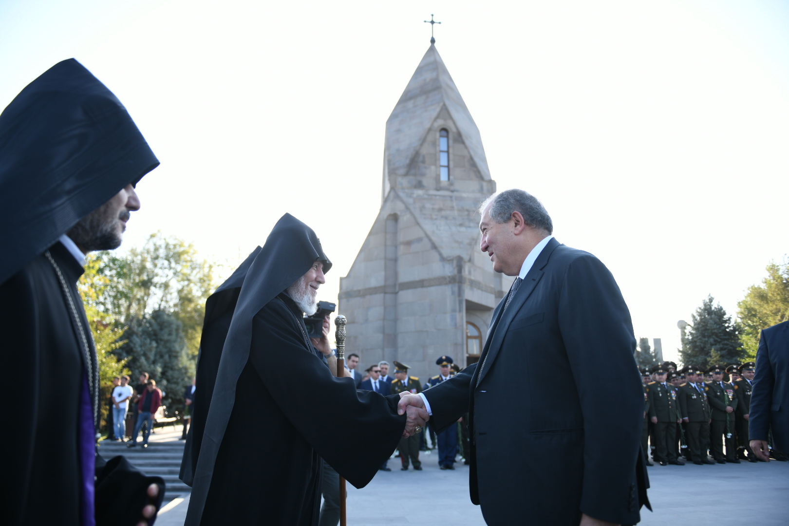 Անկախության տոնի առթիվ նախագահ Սարգսյանն այցելել է «Եռաբլուր» զինվորական պանթեոն