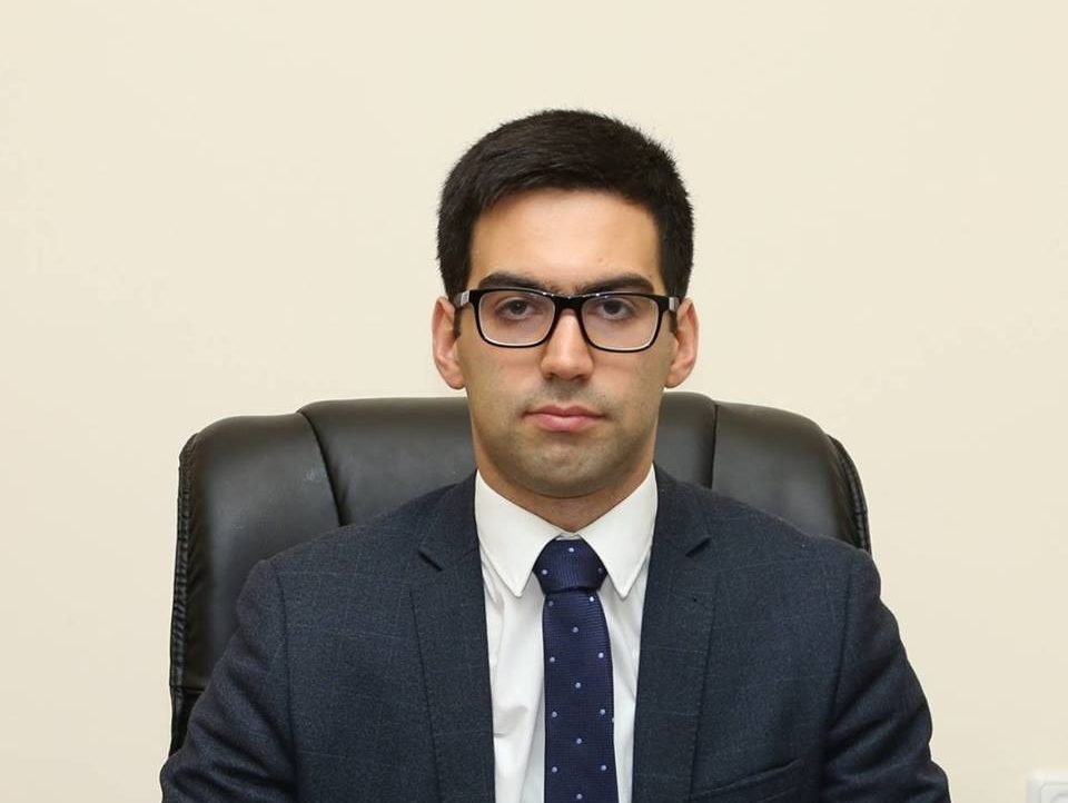 Այս իրողությունը մեր իրականությունում պետք է տեղ չունենա. Ռուստամ Բադասյանը դատապարտել է դատավորի հանդեպ ոտնձգությունը