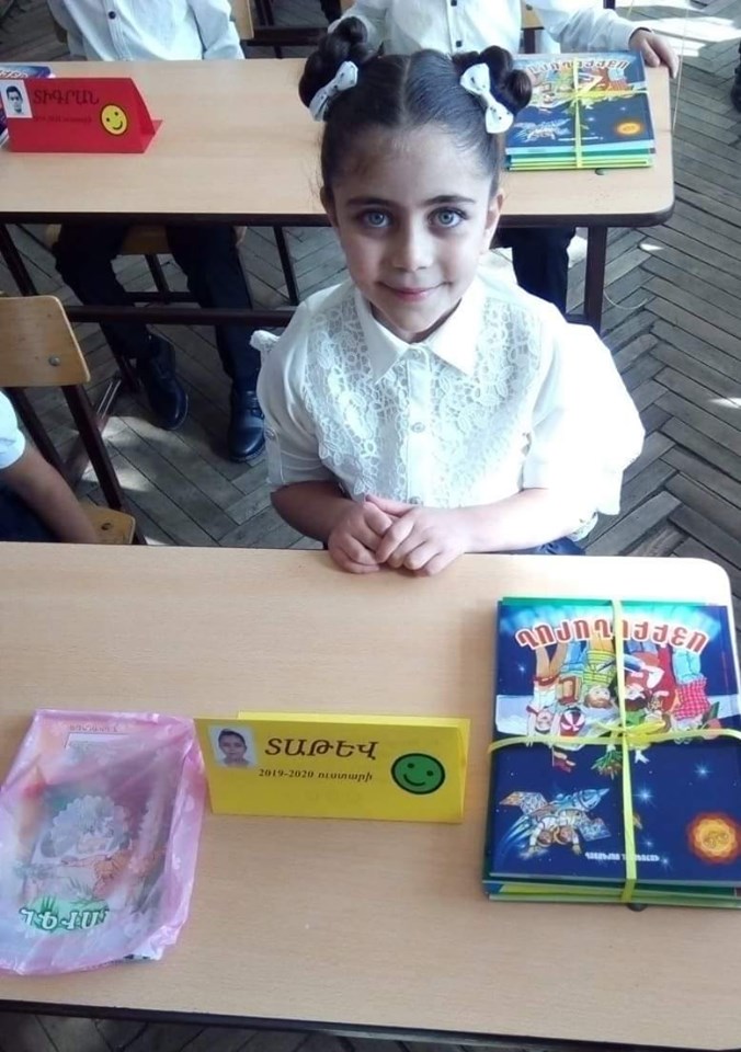Իմ փոքրիկ հրաշքն էլ այսօր գնաց մեր ապագան կերտելու. Սուրենյանը՝ դստեր մասին