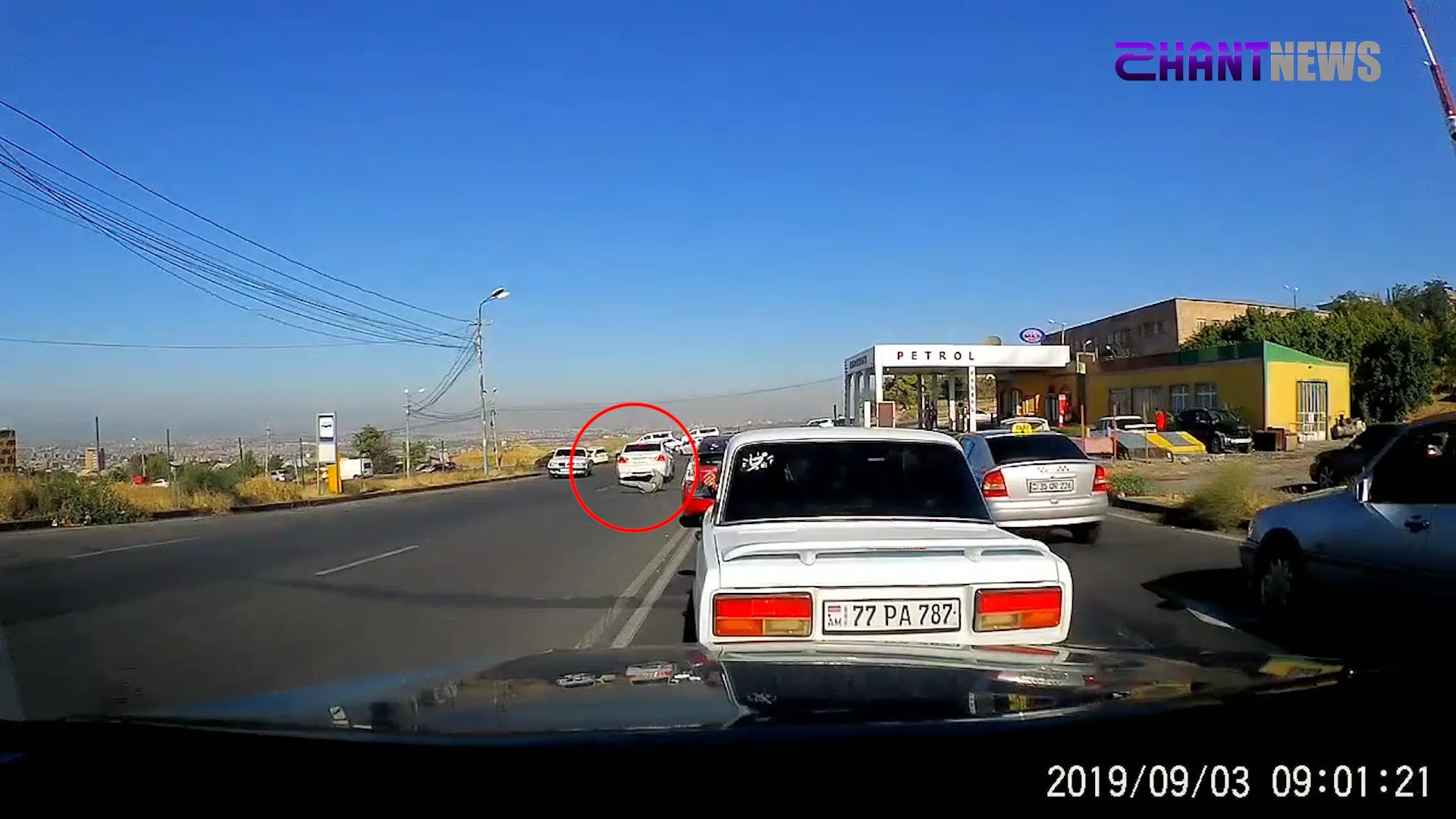 Երևանում մեքենան կնոջը վրաերթի է ենթարկում և շարունակում ընթացքը