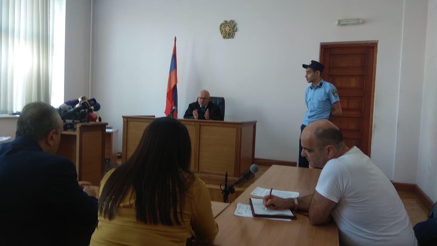 Մանվել Գրիգորյանից պահանջում են վերադարձնել խլված բենզալցակայանը