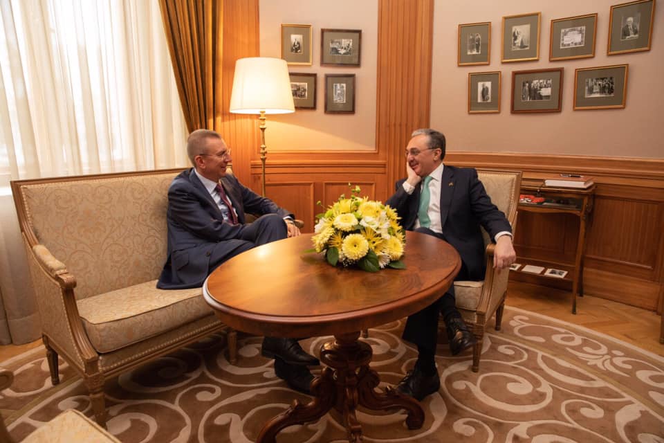Զոհրաբ Մնացականյանը  հանդիպել է լատվիացի գործընկերոջ հետ