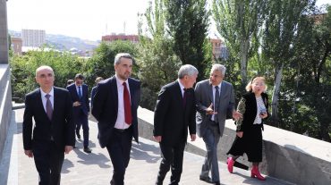 Ղազախստանի փոխվարչապետն այցելել է Մատենադարան