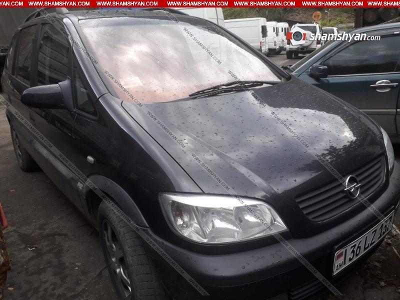 Օձուն-Այգեհատ ճանապարհին ընթացող Opel-ի հետևի դռնից 21-ամյա ուղևորը վայր է ընկել. նա հոսպիտալացվել է