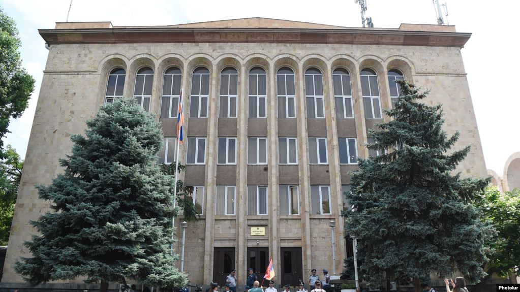 Հրապարակվել են ՍԴ երկու դատավորների հատուկ կարծիքները բարձր դատարանի որոշման առնչությամբ