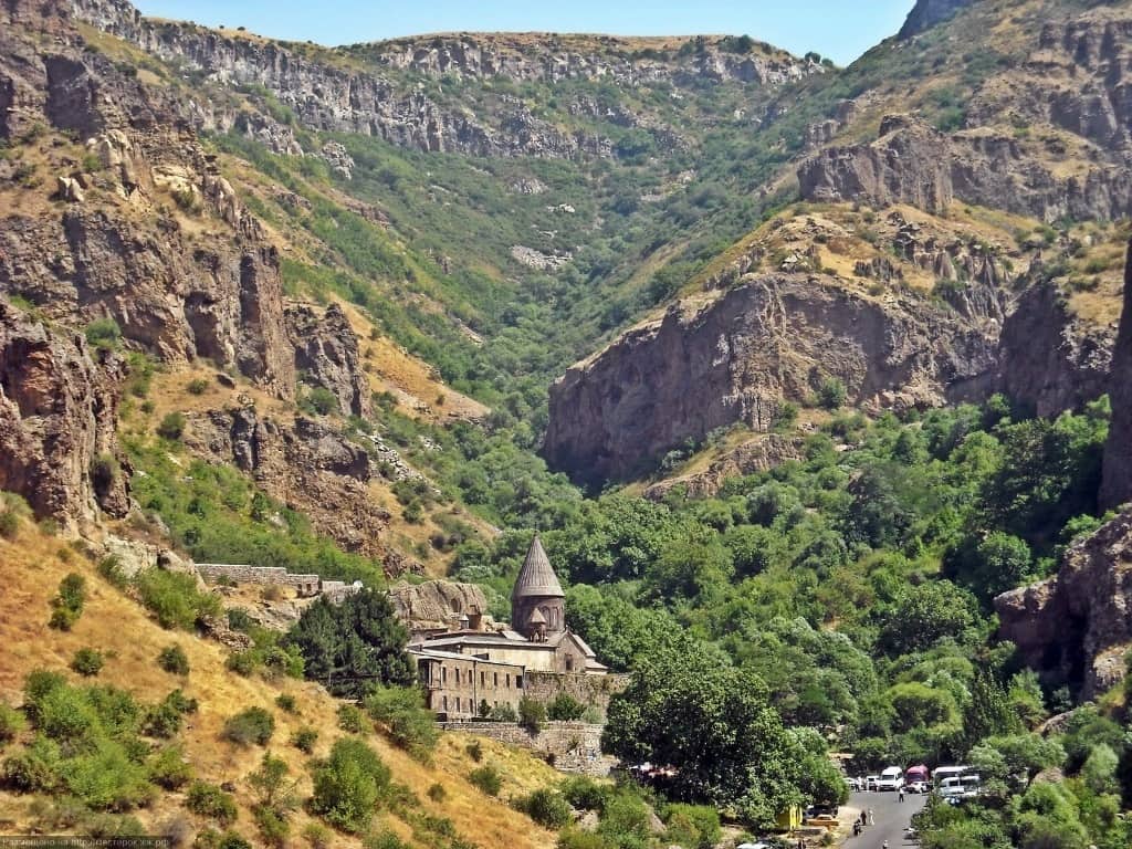 Գեղարդավանքում վիճաբանություն է տեղի ունեցել վարդապետի և կարգալույծ արված եկեղեցականների միջև