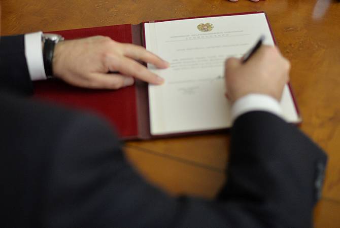 Նախագահը հրամանագրեր է ստորագրել