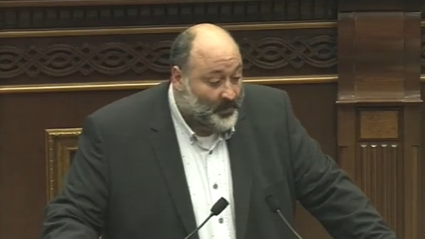 Գոնե էս աղբյուրի մեջ քար մի՛ գցեք. Վարազդատ Կարապետյանի հորդորը