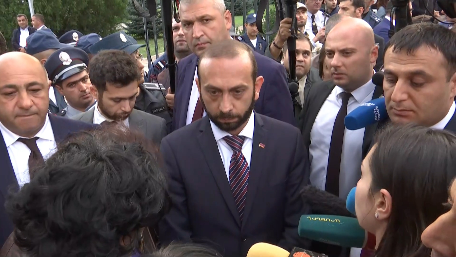 Արարատ Միրզոյանը խոսել է Ամուլսարի համար բողոքի ակցիա իրականացնող քաղաքացիների հետ