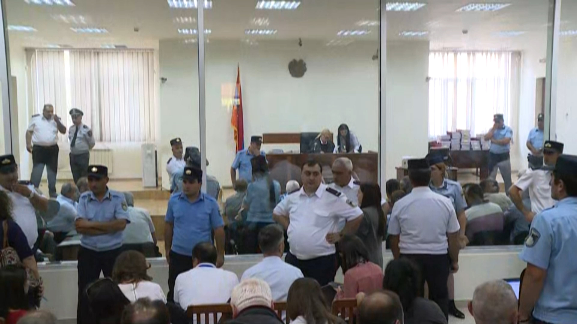 Կա՛մ 3 մլն տուժող պետք է բերեք, կա՛մ այստեղ տուժող չպետք է լինի. Քոչարյանի պաշտպանը՝ տուժողներին ներգրավվելու մասին