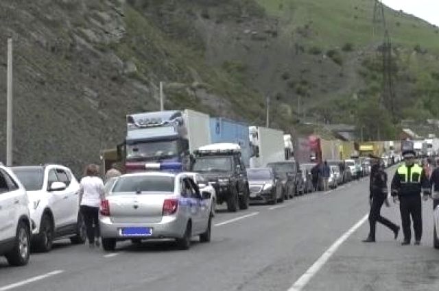 Լարսի անցակետի խցաններում հայտնված վրացի վարորդները օգնություն են խնդրում իշխանություններից
