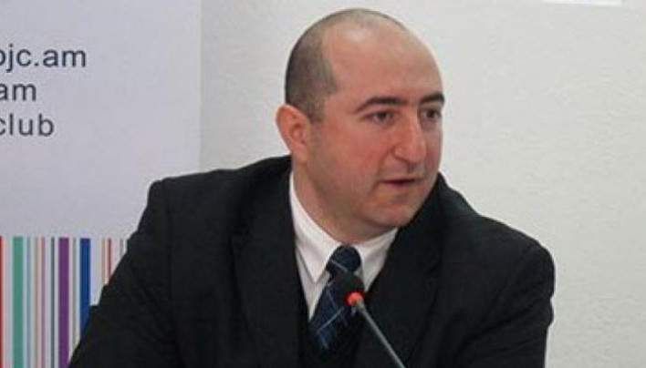 Համեմատությունը միանշանակ հոգուտ Արսեն Թորոսյանի է. Արտակ Մանուկյան