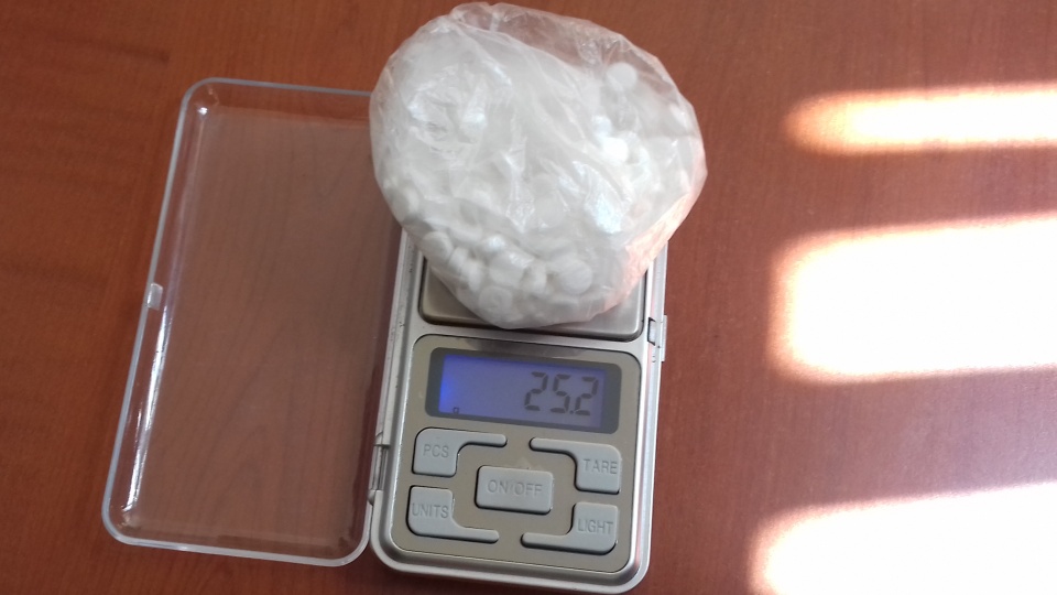 Քաղաքացին գուլպայում թաքցրած դեղահաբերը փորձել է փոխանցել կալանավորին