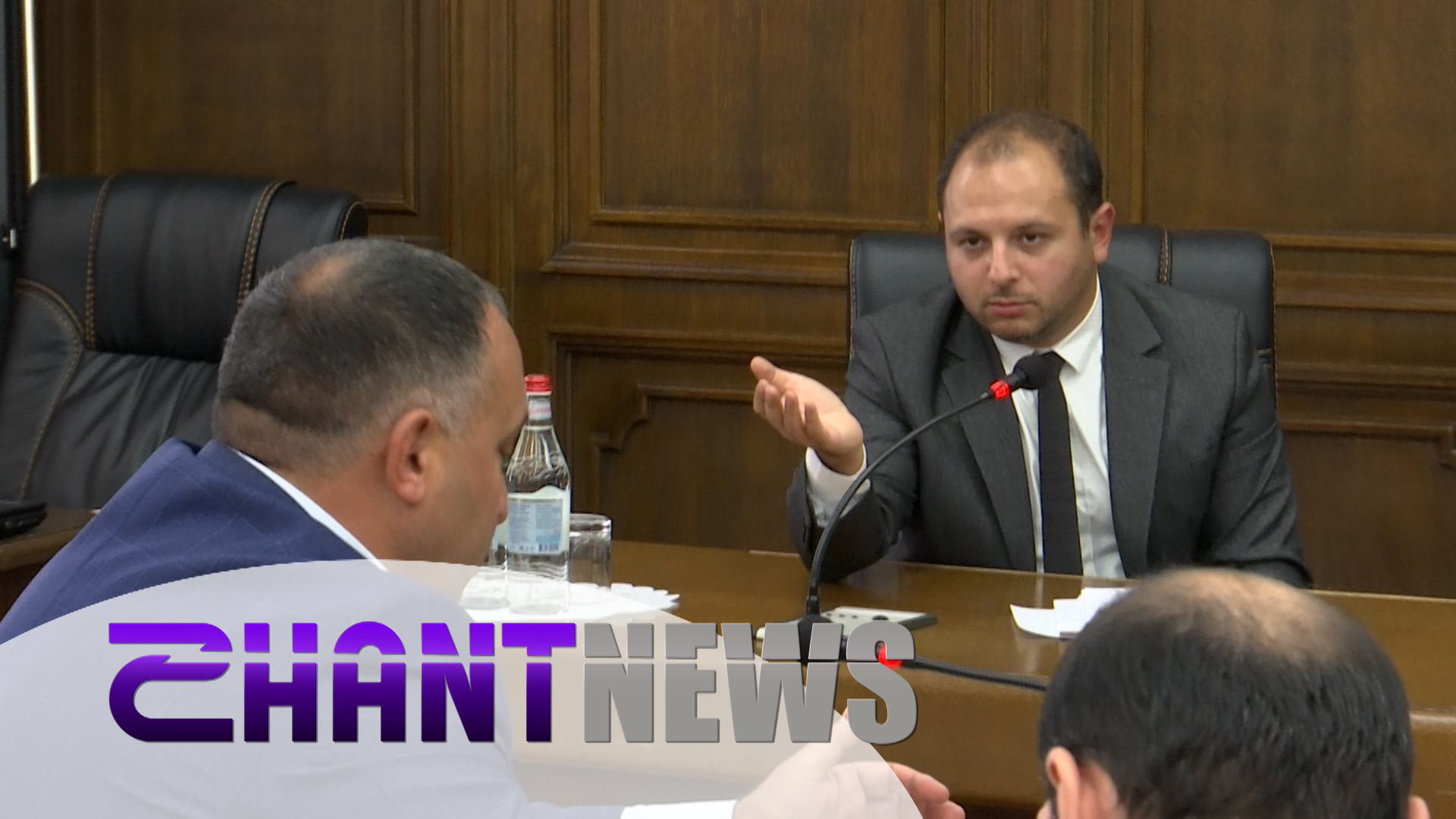 Հիմա իշխանից ձվածեղ անելու մասին չպետք է մտածենք. զրույց պատգամավորի ու փոխնախարարի միջև