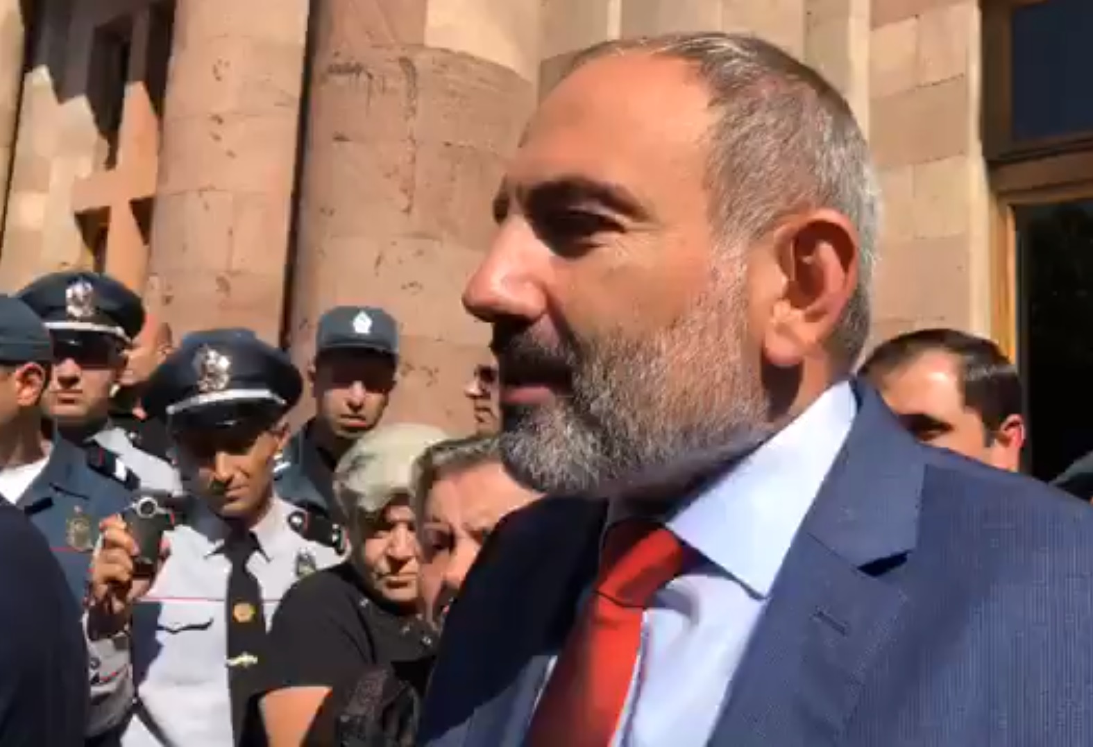 Կոնկրետ Ձեզ թույլ չեմ տա ինձ բան ասեք. Փաշինյանը չլսեց Մանվել Գրիգորյանի նախկին օգնականին